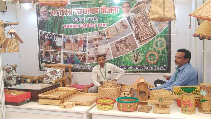 राष्ट्रीय बाँस प्रदर्शनी में हरदा जिले के बाँस उत्पादों का प्रदर्शन